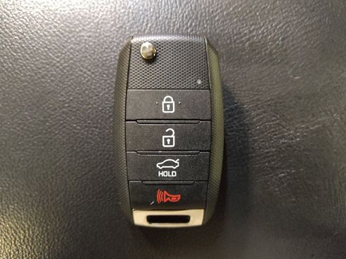 Used 2020 Kia Optima LX image 32