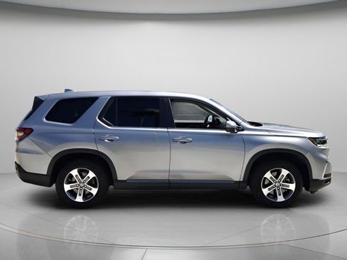 Certified 2025 Honda Pilot EX-L image 3