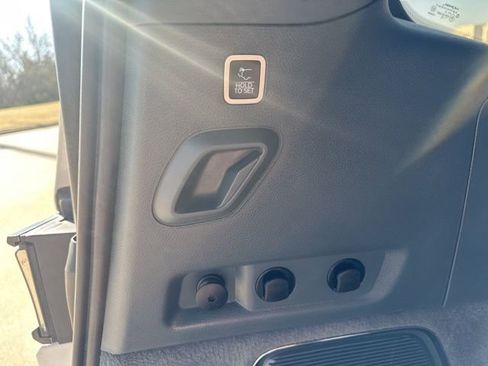 Used 2022 Jeep Grand Wagoneer Series III w/ Rear Seat Video Group 1 AWD/4WD image 29