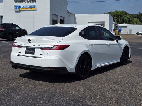 Used 2025 Toyota Camry SE w/ Convenience Package FWD image 5