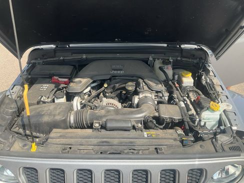 Used 2018 Jeep Wrangler Unlimited Sahara AWD/4WD image 22