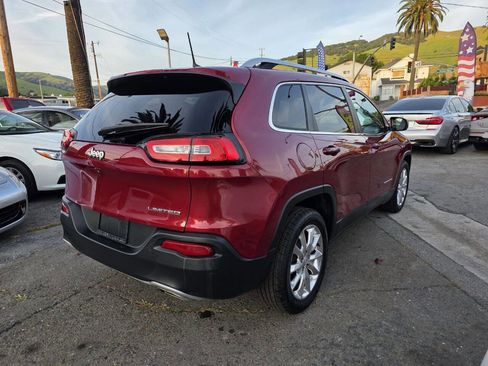 Used 2017 Jeep Cherokee Limited w/ Luxury Group FWD image 4
