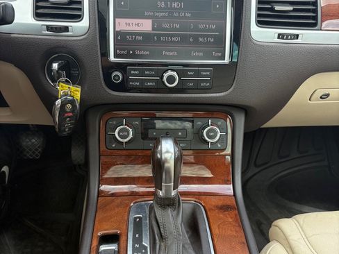 Used 2013 Volkswagen Touareg Sport AWD/4WD image 15