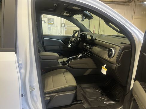 New 2026 Chevrolet Colorado ZR2 w/ Technology Package AWD/4WD image 35