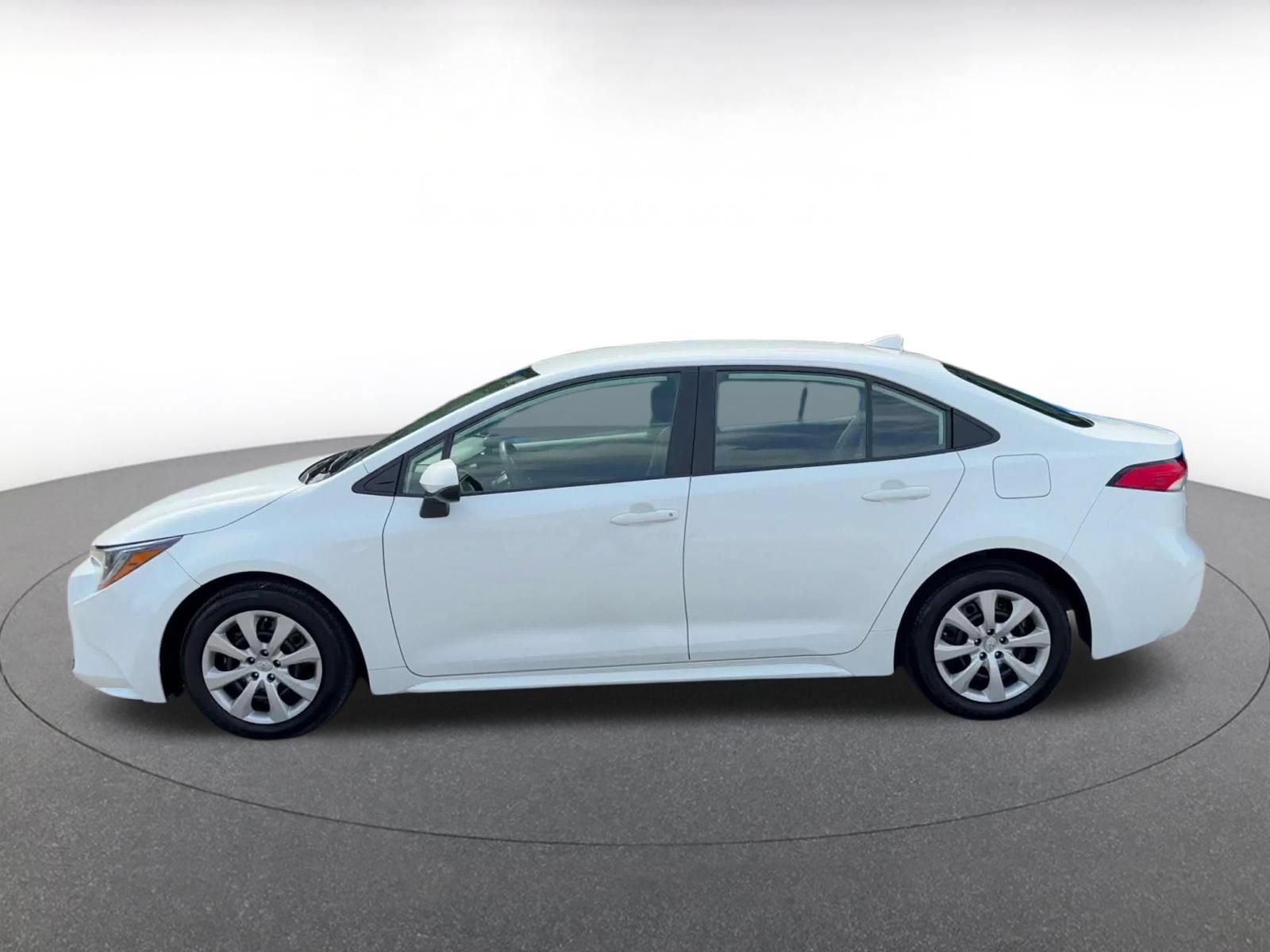 Used 2025 Toyota Corolla LE FWD image 8