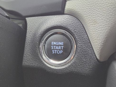 Used 2020 Toyota RAV4 XLE Premium FWD image 17