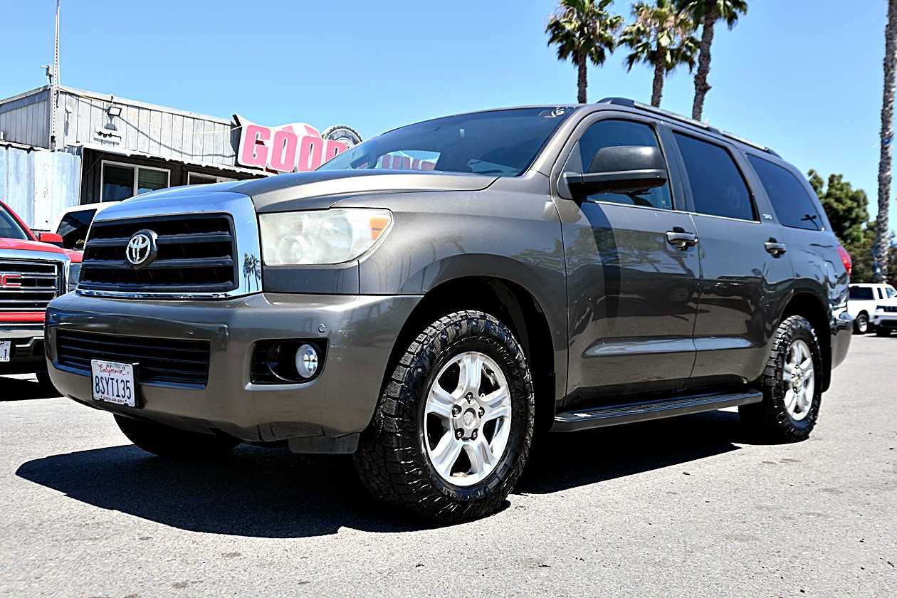 Used 2012 Toyota Sequoia SR5 RWD image 1