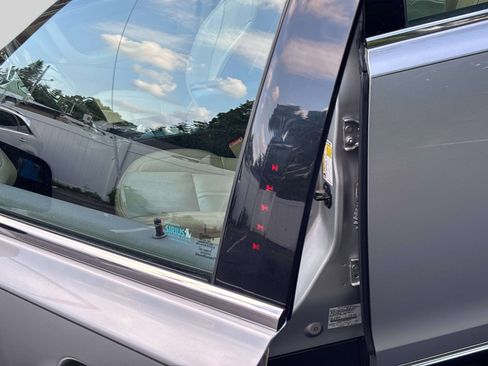 Used 2013 Lincoln MKS FWD image 7