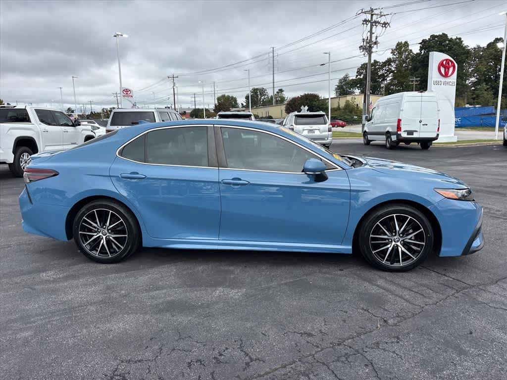 Used 2023 Toyota Camry SE FWD image 2
