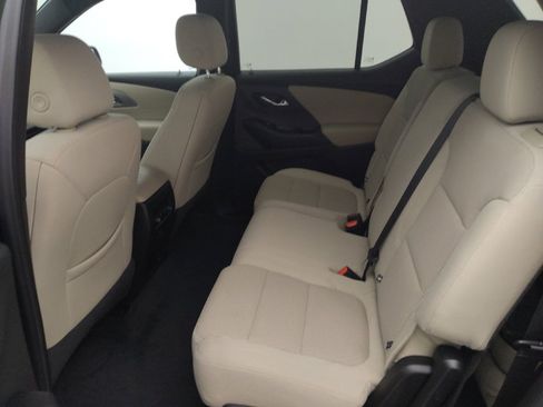 Used 2022 Chevrolet Traverse LS FWD image 18