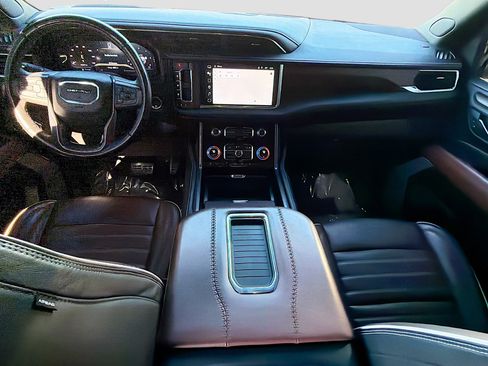 Used 2023 GMC Yukon Denali Ultimate image 16