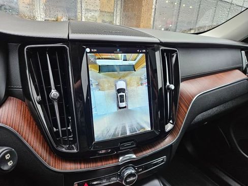 Used 2023 Volvo XC60 B5 Ultimate w/ Protection Package Premier image 23