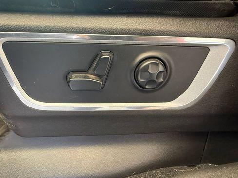 Used 2019 RAM 1500 Laramie AWD/4WD image 18