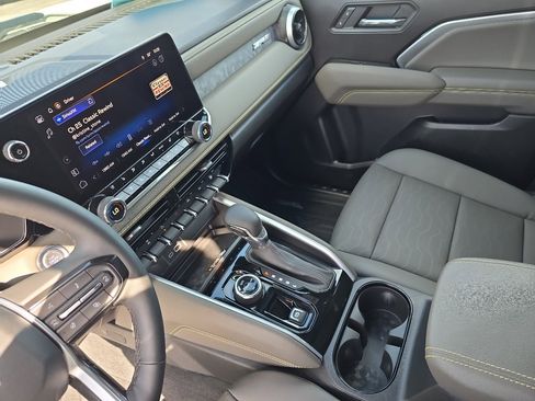 Certified 2025 Chevrolet Colorado ZR2 w/ Technology Package AWD/4WD image 30
