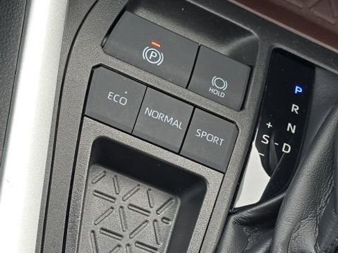 Used 2021 Toyota RAV4 Limited image 41