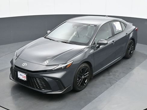 Used 2025 Toyota Camry XSE FWD image 17