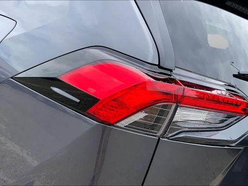 Used 2025 Toyota RAV4 XLE AWD/4WD image 28