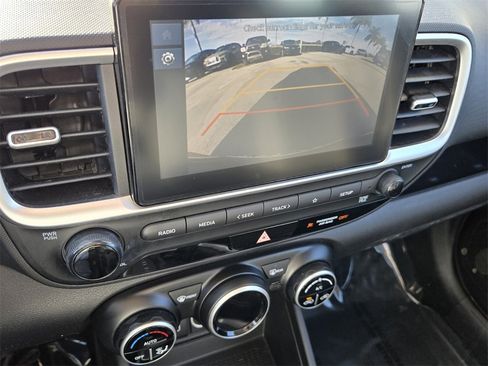 Used 2023 Hyundai Venue SEL image 22