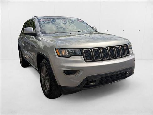 Used 2016 Jeep Grand Cherokee Laredo 75th Anniversary image 3