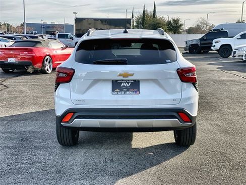 Used 2026 Chevrolet Trax LT image 5