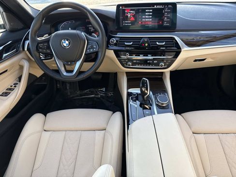 Used 2023 BMW 530i xDrive w/ Premium Package image 17