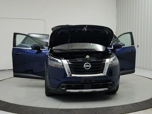 Used 2025 Nissan Pathfinder SL FWD image 10