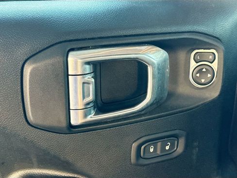 Used 2022 Jeep Wrangler Unlimited Sport AWD/4WD image 19