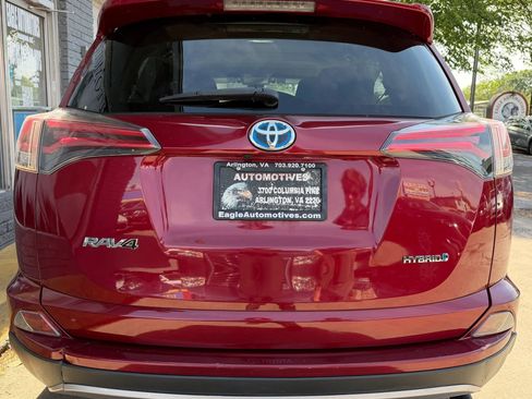 Used 2018 Toyota RAV4 LE AWD/4WD image 4