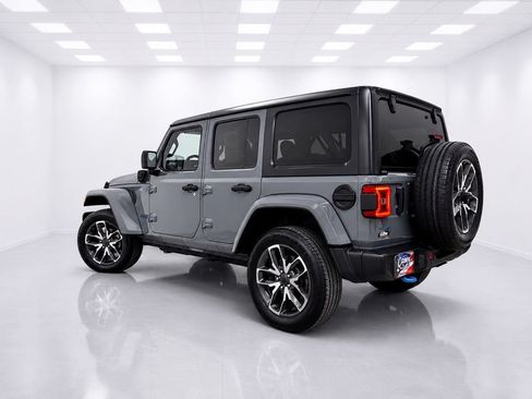 Used 2024 Jeep Wrangler Unlimited w/ Convenience Group AWD/4WD image 7