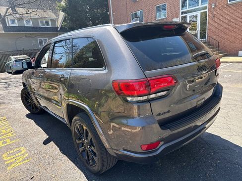 Used 2019 Jeep Grand Cherokee Altitude AWD/4WD image 4