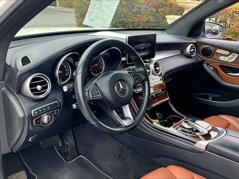 Used 2019 Mercedes-Benz GLC 300 4MATIC image 18