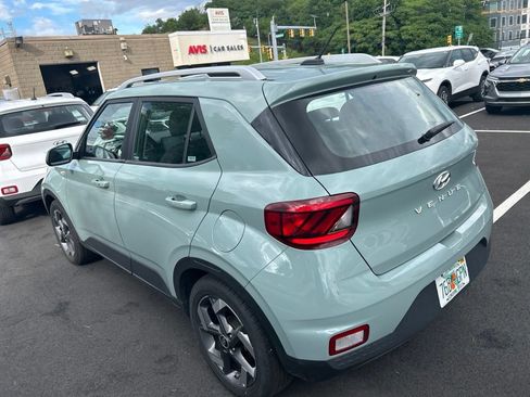Used 2025 Hyundai Venue SEL FWD image 4