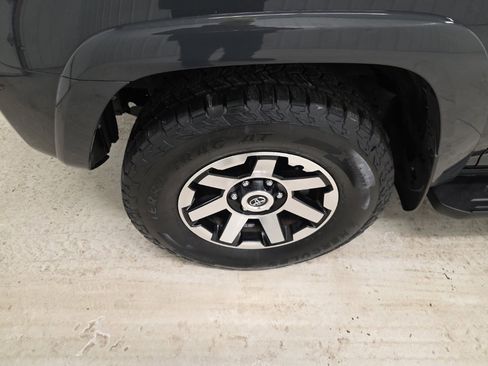 Used 2024 Toyota 4Runner TRD Off-Road image 2