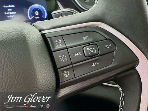 New 2025 Jeep Grand Cherokee Laredo image 19