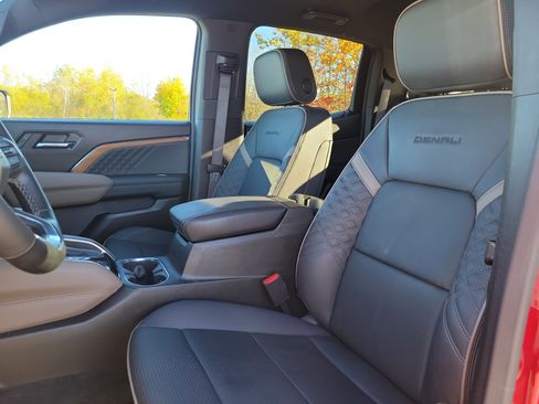 Certified 2024 GMC Canyon Denali image 14