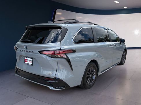 Used 2024 Toyota Sienna XSE w/ XSE Plus Package AWD/4WD image 5