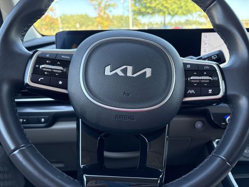 Certified 2025 Kia Carnival FWD image 12