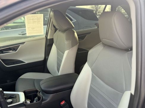 Used 2020 Toyota RAV4 Limited image 14