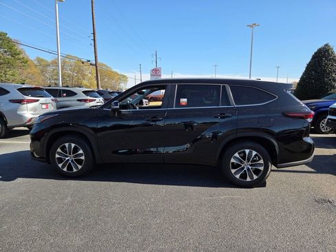 Used 2025 Toyota Highlander XLE image 4