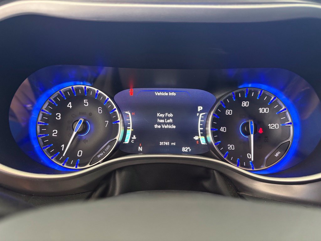 Used 2025 Chrysler Pacifica Select FWD image 7