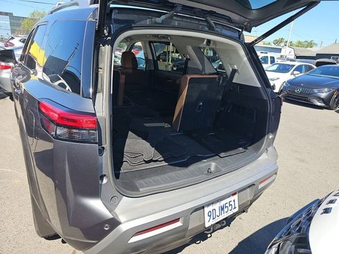 Used 2022 Nissan Pathfinder Platinum w/ Cargo Package image 17