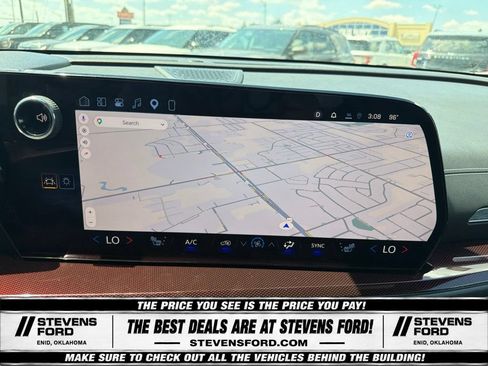 Used 2025 Chevrolet Traverse Z71 w/ Enhanced Driving Package AWD/4WD image 31