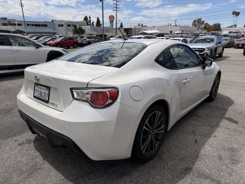 Used 2013 Scion FR-S RWD image 2