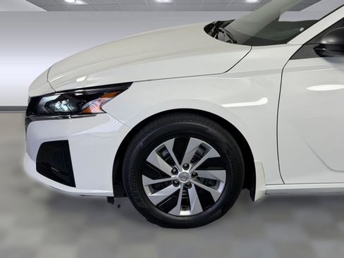 Used 2024 Nissan Altima 2.5 S image 11
