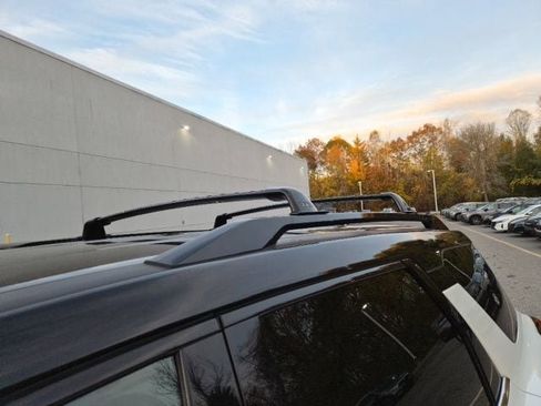 Used 2022 Nissan Pathfinder SL AWD/4WD image 7