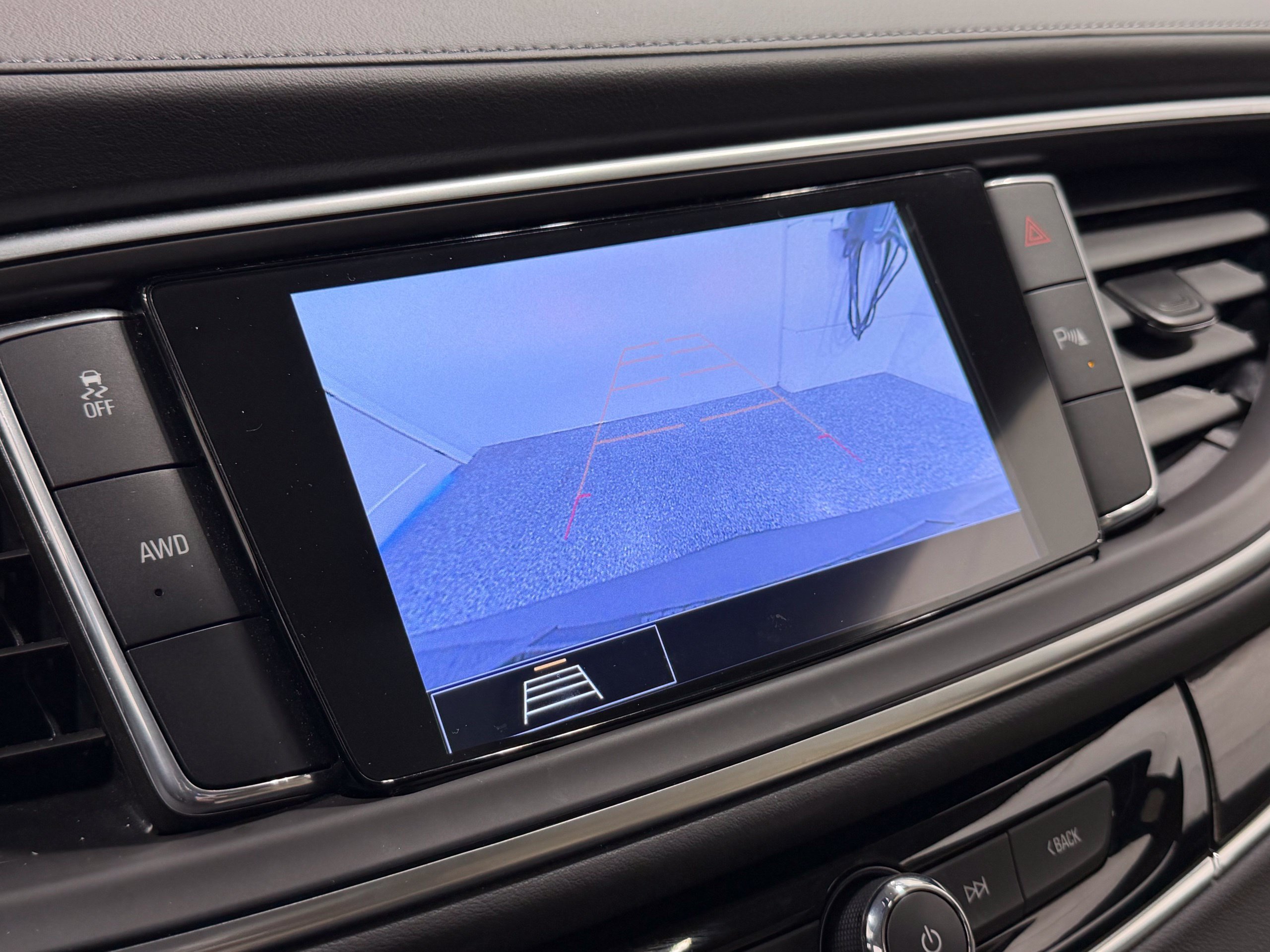 Used 2020 Buick Enclave Essence w/ Sound and Sites Package AWD/4WD image 54