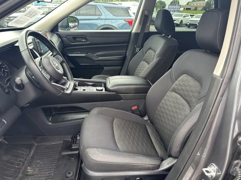 Used 2023 Nissan Pathfinder SV w/ Black Appearance Package AWD/4WD image 17