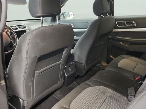 Used 2017 Ford Explorer XLT w/ Equipment Group 201A image 11