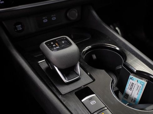 Used 2025 Nissan Rogue S image 31