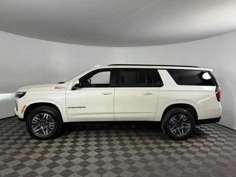 Used 2025 Chevrolet Suburban Z71 AWD/4WD image 10